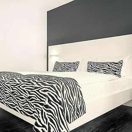 Becker's & Restaurant Hotell 4*