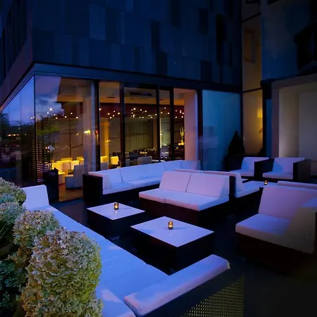 Becker's & Restaurant Отель Трир